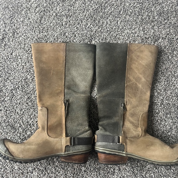 Sorel boots - Picture 2 of 3